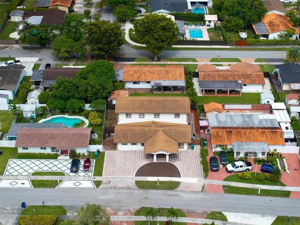 2705 SW 108th Ct, Miami FL 33165
