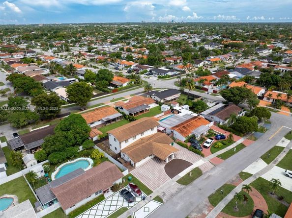 2705 SW 108th Ct, Miami FL 33165