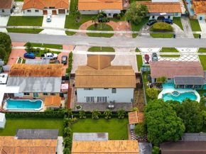 2705 SW 108th Ct, Miami FL 33165