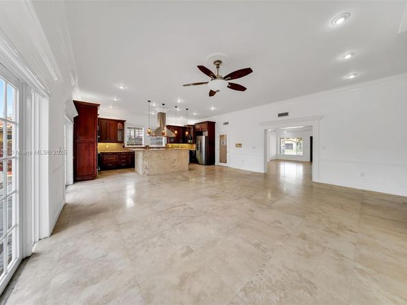 2705 SW 108th Ct, Miami FL 33165