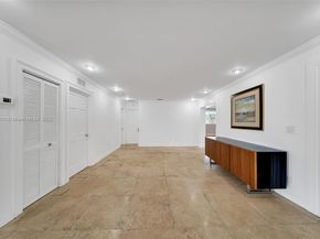 2705 SW 108th Ct, Miami FL 33165