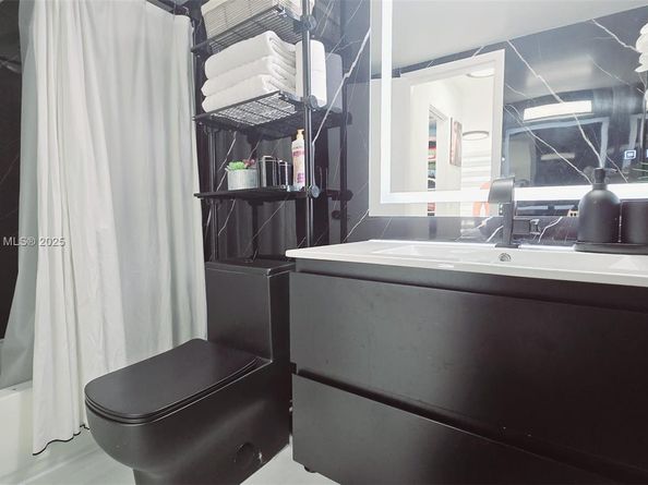 2821 N Miami Beach Blvd 4F, North Miami Beach FL 33160