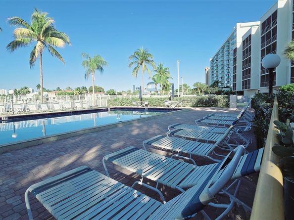2821 N Miami Beach Blvd 4F, North Miami Beach FL 33160