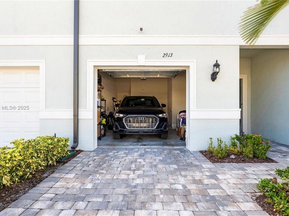 2913 Olivia Ave, Lauderdale Lakes FL 33311