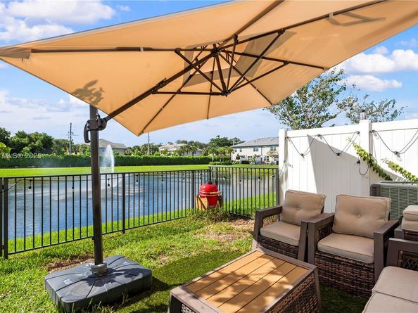 2913 Olivia Ave, Lauderdale Lakes FL 33311