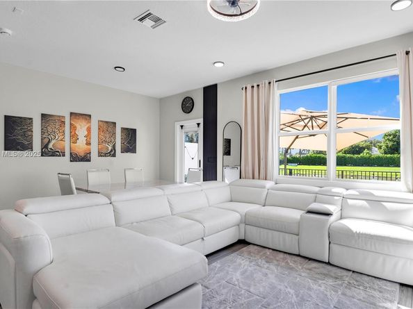 2913 Olivia Ave, Lauderdale Lakes FL 33311