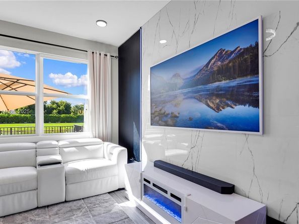 2913 Olivia Ave, Lauderdale Lakes FL 33311