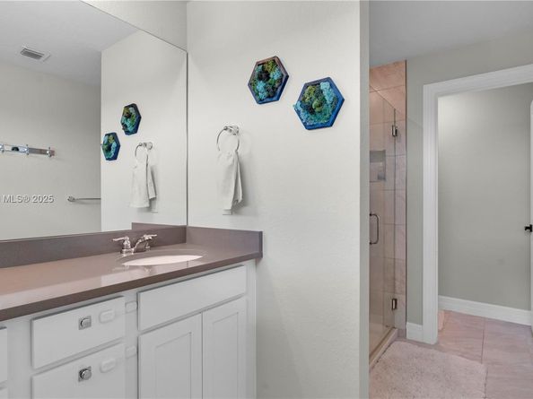 2913 Olivia Ave, Lauderdale Lakes FL 33311