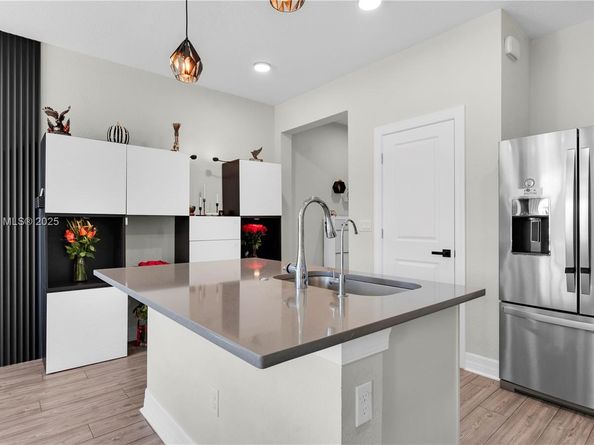 2913 Olivia Ave, Lauderdale Lakes FL 33311