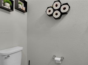 2913 Olivia Ave, Lauderdale Lakes FL 33311