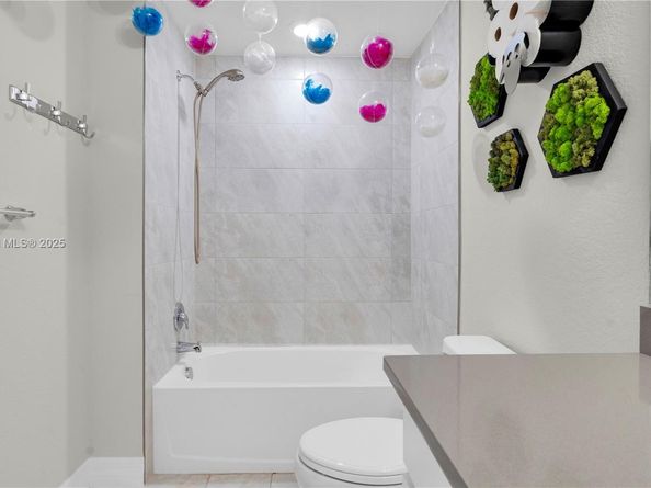 2913 Olivia Ave, Lauderdale Lakes FL 33311