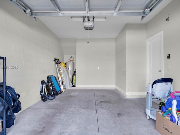 2913 Olivia Ave, Lauderdale Lakes FL 33311