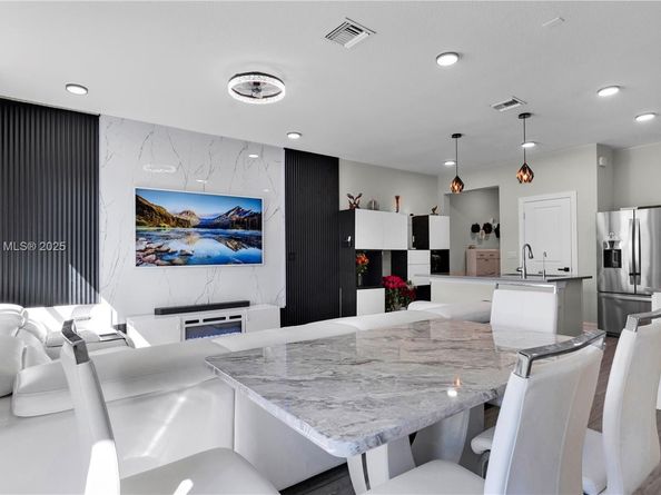 2913 Olivia Ave, Lauderdale Lakes FL 33311