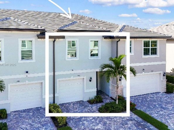 2913 Olivia Ave, Lauderdale Lakes FL 33311