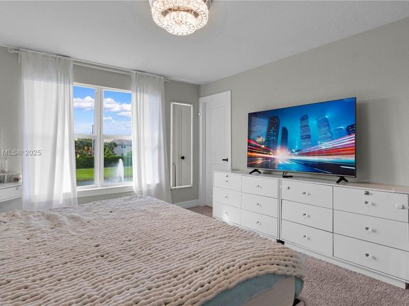 2913 Olivia Ave, Lauderdale Lakes FL 33311