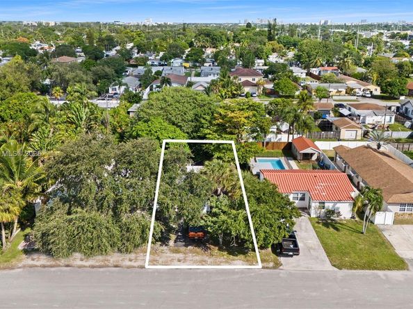 2227 Cleveland St, Hollywood FL 33020