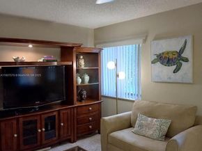 442 Pine Glen Ln D2, Green Acres FL 33463