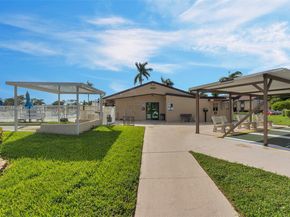 442 Pine Glen Ln D2, Green Acres FL 33463