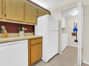 442 Pine Glen Ln D2, Green Acres FL 33463