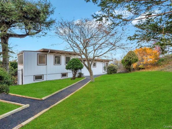 2 Dolphin Way, Riverhead NY 11901