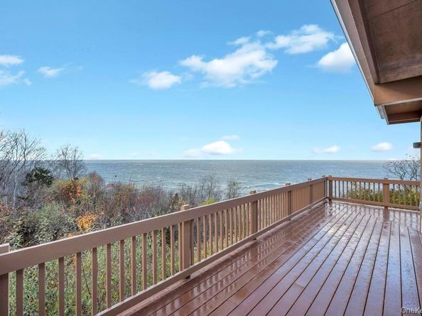 2 Dolphin Way, Riverhead NY 11901