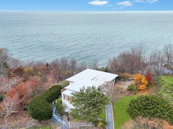 2 Dolphin Way, Riverhead NY 11901