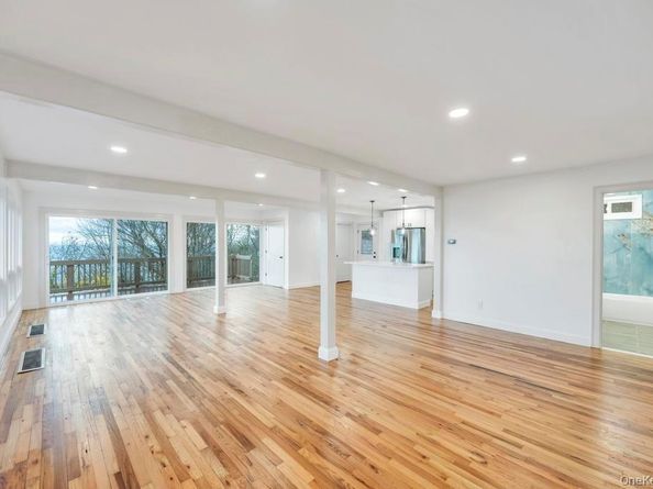 2 Dolphin Way, Riverhead NY 11901