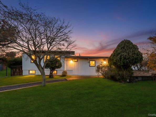 2 Dolphin Way, Riverhead NY 11901