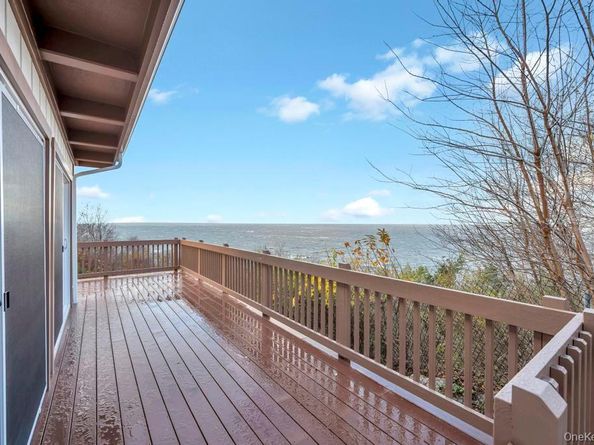 2 Dolphin Way, Riverhead NY 11901