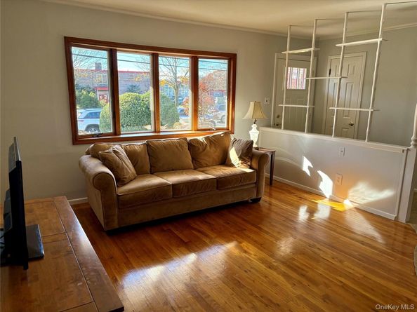 223 Timberpoint Road, East Islip NY 11730