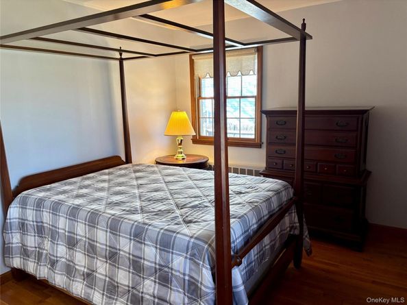 223 Timberpoint Road, East Islip NY 11730