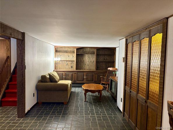 223 Timberpoint Road, East Islip NY 11730