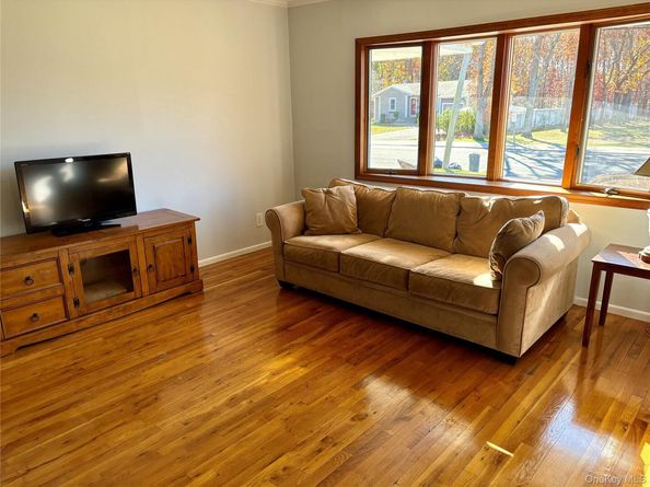 223 Timberpoint Road, East Islip NY 11730