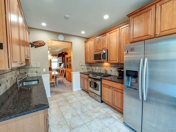 22 Sonata Court, Lake Grove NY 11755