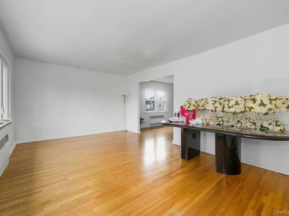 8754 110th Street, Richmond Hill NY 11418