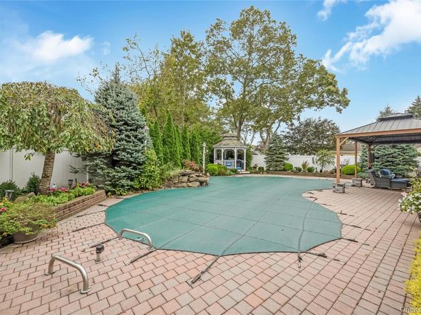 74 Loop Drive, Sayville NY 11782