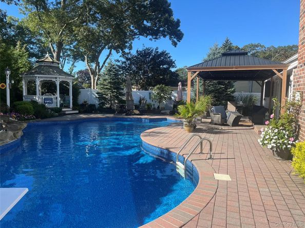 74 Loop Drive, Sayville NY 11782