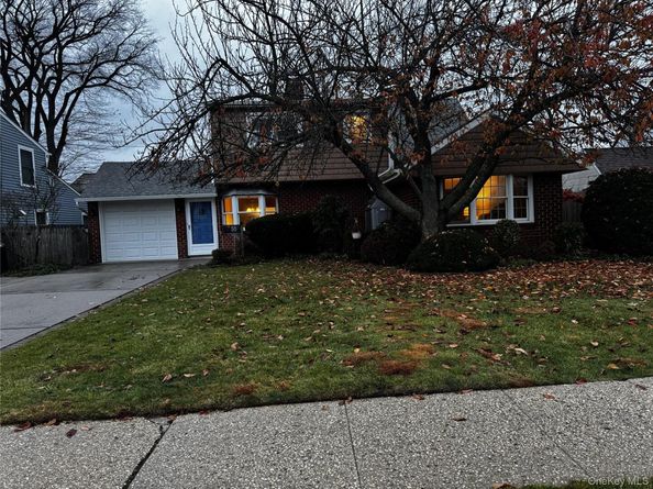 55 Constellation Road, Levittown NY 11756