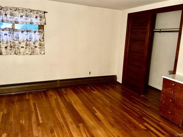 55 Constellation Road, Levittown NY 11756