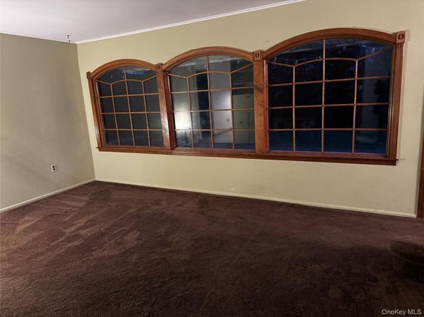 55 Constellation Road, Levittown NY 11756