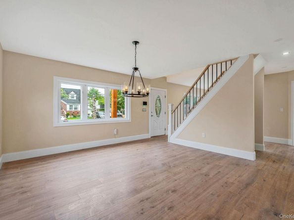 87 Sobro Avenue, Valley Stream NY 11580