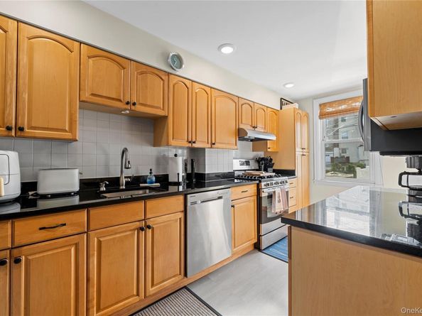 7338 52nd Road, Maspeth NY 11378