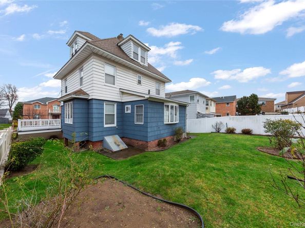 806 Clintonville Street, Whitestone NY 11357