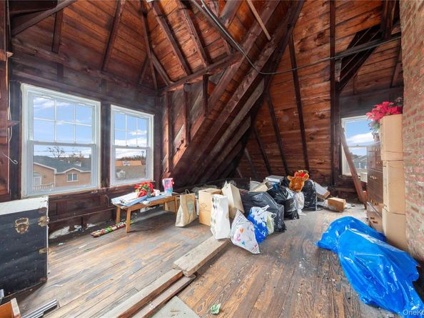 806 Clintonville Street, Whitestone NY 11357