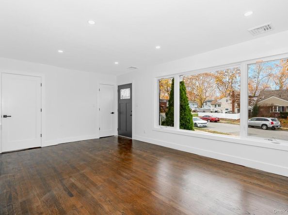 2874 Hempstead Lane, Wantagh NY 11793