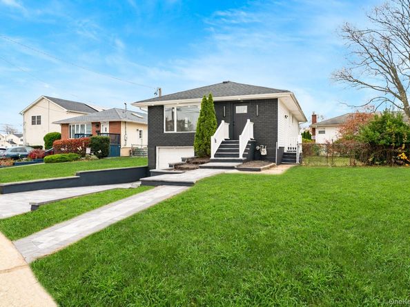 2874 Hempstead Lane, Wantagh NY 11793