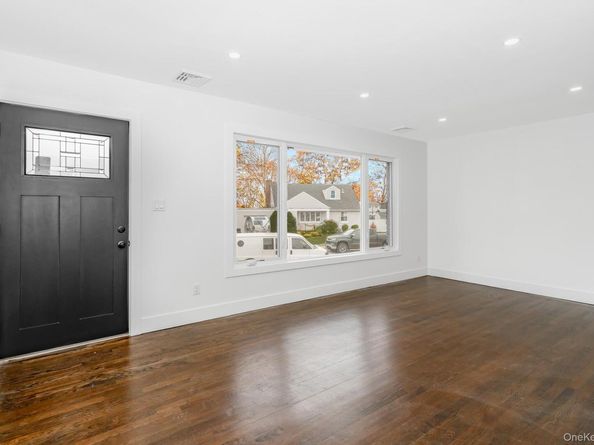 2874 Hempstead Lane, Wantagh NY 11793