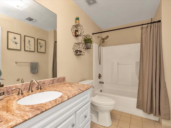 1027 Jerusalem Avenue 121, Uniondale NY 11553