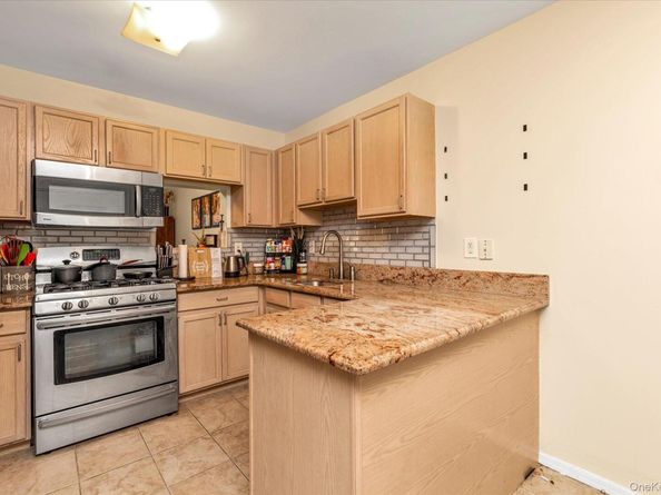 1027 Jerusalem Avenue 121, Uniondale NY 11553