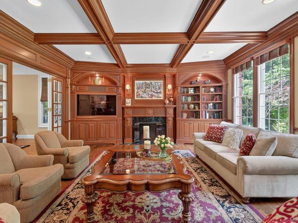 70 Keri Way, Woodbury NY 11797